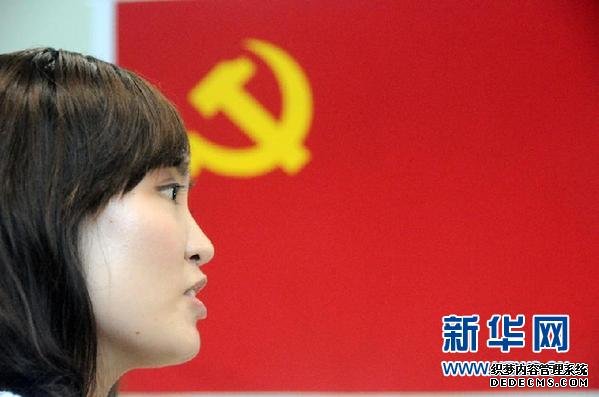 （社会）（1）“最美女教师”张丽莉加入中国共产党