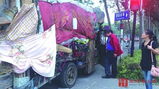 山西痴情把农用三轮车改装成的“房车”