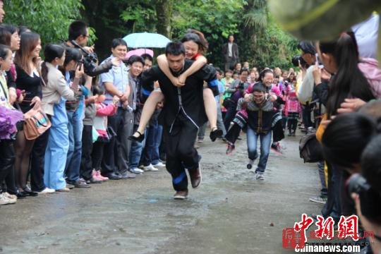 湖南绥宁“姑娘节”吸引各方游客参与人数创新高